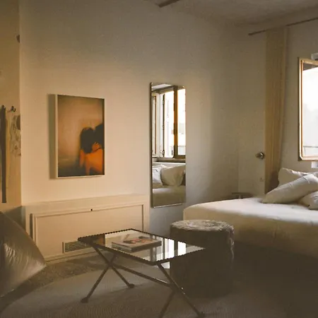 Mona 5*